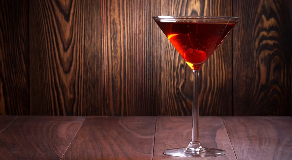 a photo of a manhattan cocktail